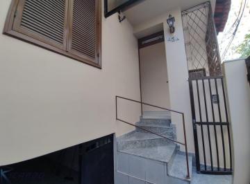 Foto 01 · Casa à venda em Copacabana-RJ, com 2 quartos (1 suíte), cozinha com armários planejados, 1 vaga de g