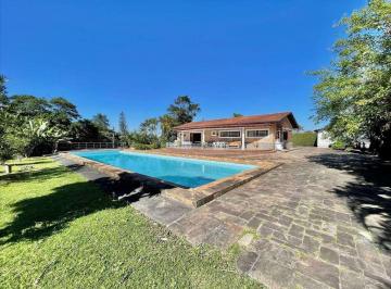 1.jpg · Casa para Venda em Carapicuíba/SP - 3 Dorm. 184 m2 Área Útil