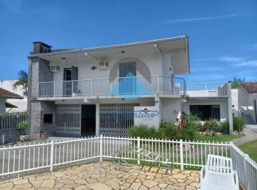 Foto 01 · Imperdível: Casa de 5 quartos com piscina no Centro - Guaratuba-PR - 235m² - 4 vagas - Confira!