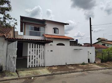 Casa · 250m² · 4 Quartos · Sobrado com ótima localização na cidade de Ibiúna