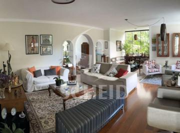 Apartamento · 180m² · 4 Quartos · 3 Vagas · Lindo e confortável apto