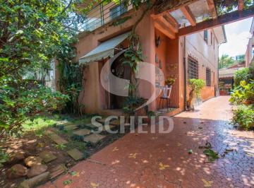 Casa · 215m² · 3 Quartos · 4 Vagas · Encantadora Casa no Brooklin: 3 Quartos, 2 Banheiros e Edícula, com 215m² de Área Total