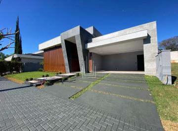 Casa · 320m² · 1 Quarto · 2 Vagas · Casa térrea à Venda no Condomínio Porto Madero em Foz do Iguaçu.