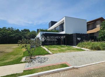 Casa · 323m² · 4 Quartos · Casa de 04 suítes em condomínio fechado
