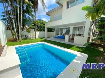 Foto 02 · Casa à venda na Praia da Lagoinha em Ubatuba, Condomínio. Casa alto padrão.