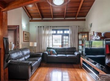 Casa de 4 quartos, Curitiba · Casa Residencial/Comercial Mercês 4 Dormitórios 2 Suites 2 Vagas Reformada