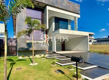 Casa · 245m² · 4 Quartos · 4 Vagas · Sobrado no Parqueville Jacarandá