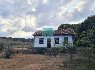 Rural · 8000m² · 6 Quartos · Tranquilo sitio com casa centenaria pomar e corrego. A só 5 minutos do centro de