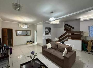 Casa · 222m² · 3 Quartos · 2 Vagas · Casa com 4 andares e 2 vagas, raridade em Copacabana