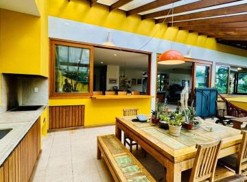 6908b18736267fc7fd0af774bab56d6054ee5dc3 · Casa com 4 dorms à Venda, 3050 m² por R$ 2.180.000 - Condomínio Iolanda - Taboão da Serra/SP
