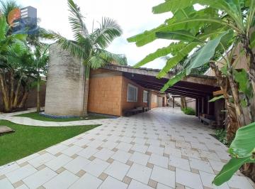 Casa · 650m² · 8 Quartos · 8 Vagas · Casa Térrea Uma quadra e meia do Mar!