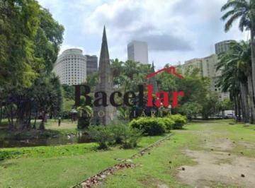 Comercial · 580m² · 2 Quartos · Andar -  / Comercial / Centro