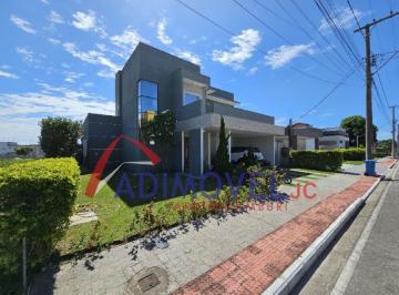 Foto 01 · Casa Duplex em Condomínio Fechado na Serra!