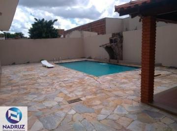 Foto 01 · Casa para alugar no Bairro Mansur Daud, com quatro quartos, todos com armários e banheiros , sendo u