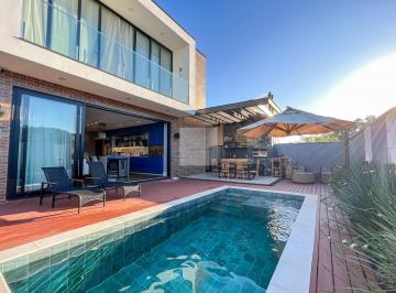 Casa · 380m² · 3 Quartos · 4 Vagas · Casa dos sonhos a 5 minutos do centro em condomínio fechado!