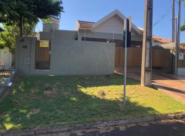 Casa · 185m² · ALUGA - SE CASA COM 3 QUARTOS SENDO 2 SUITES, RUA CABRAL, CENTRO, MARECHAL CANDIDO RONDON - PARANA