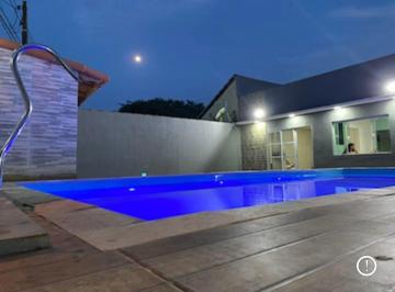 Casa de 2 quartos, Itanhaém · CASA COM PISCINA, ÁREA GOURMET COM 2 QUARTOS EM RUA CALÇADA