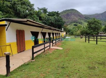 Foto 01 · Chácara com casa e 8 baias para cavalo, localizada a 300 metros da BR 101 - Guarapari