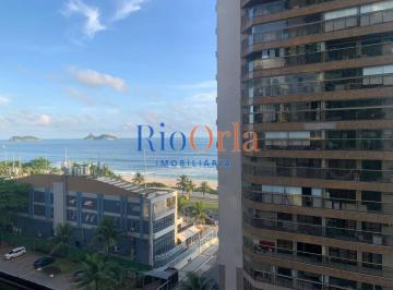 Apartamento · 146m² · 4 Quartos · 2 Vagas · ACQUABELLA! Apartamento 4 quartos reformado na praia da Barra. Lúcio Costa.