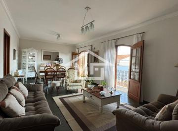 Foto 01 · Casa com 250 m² e 3 quartos à venda, com churrasqueira e jardim