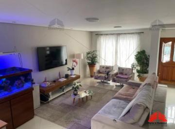 Foto 01 · Sobrado de 256m², a venda em Santo André, com 3 quartos sendo 3 suites, 5 banheiros, cozinha planeja