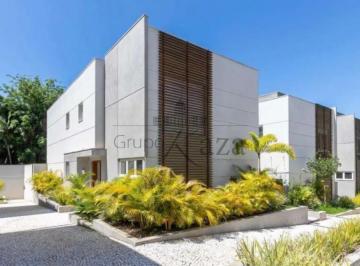 Casa · 420m² · 4 Quartos · 4 Vagas · Excelente casa em condomínio