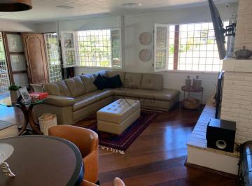 Casa · 3000m² · 3 Quartos · 6 Vagas · Casa Sobrado em Campos do Jordão
