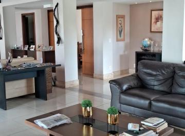 Casa de 4 quartos, Brasília · VENDO CASA TÉRREA, 4 SUÍTES, PISCINA AQUECIDA EXTERNA E NA SUITE MASTER!
