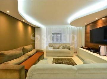 Casa · 220m² · 4 Quartos · 2 Vagas · "Oásis Urbano: Casa de 4 Dormitórios com Área de Lazer e Piscina Aquecida"