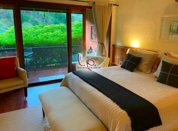 Apartamento de 1 quarto, Petrópolis · Luxuoso Flat Linear, com Varanda, no Condomínio Quinta do Lago em Itaipava.
