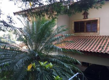 Casa · 260m² · 3 Quartos · 4 Vagas · More perto na cidade com clima de casa de campo
