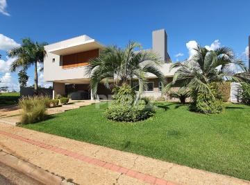 Casa · 420m² · 5 Quartos · 2 Vagas · Sobrado de Alto Padrão no Condomínio Terras do Golfe