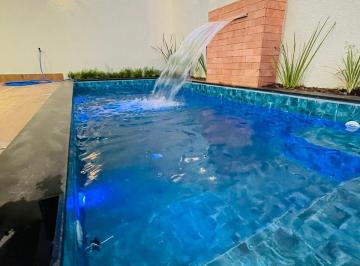 Piscina · Casa com piscina aquecida, 3 suítes no Jardim Europa Casa de Rua com 3 Quarto(s) por R$ 850.000 no s