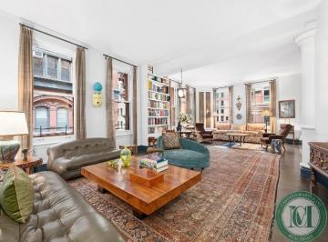 Sala de Estar ( vista ampliada) · Apartamento na Nassau Street em Manhattan