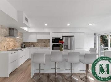 Foto 01 · Apartamento em Miami Beach
