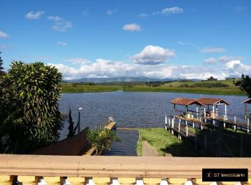 Rural · 436m² · 2 Quartos · 3 Vagas · Casa de Campo em Atibaia/SP com Pé na Água p/ Financiamento - R$640.000!