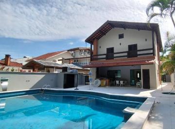 Foto 01 · Ótima casa a venda na Riviera, 5 suítes, localizada em rua tranquila.