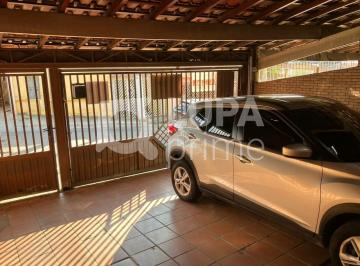 Casa · 131m² · 3 Quartos · 2 Vagas · Casa Térrea com 3 dormitórios sendo 1 suíte á venda na Vila Santa Terezinha.