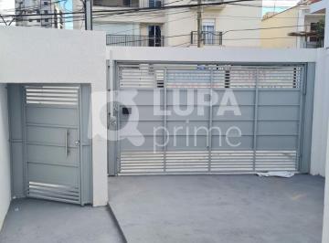 Casa · 250m² · 3 Quartos · 4 Vagas · Sobrado com 3 dormitórios e 4 banheiros para locação - Jardim São Paulo!