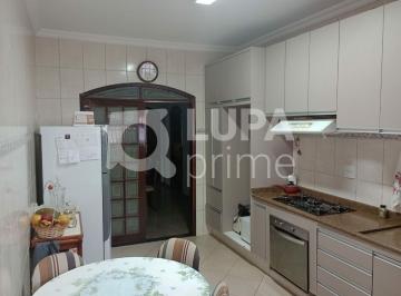 Casa · 400m² · 3 Quartos · 8 Vagas · Casa térrea com 3 quartos sendo 1 suíte, piscina e 8 vagas de garagem à venda na Vila Maria Alta!