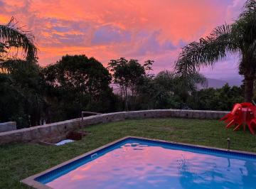Comercial · 450m² · 6 Quartos · 8 Vagas · Pousada com piscina e vista para a lagoa à venda na Praia do Rosa.