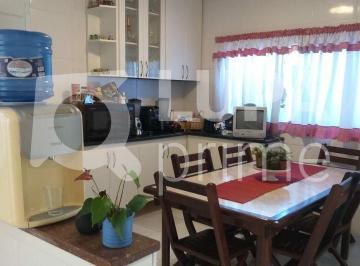 Casa · 144m² · 3 Quartos · 2 Vagas · Casa Térrea com 3 dormitórios sendo 1 suíte á venda na Vila Dom Pedro II !