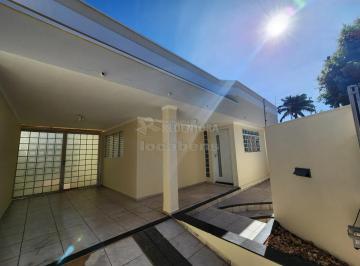 Casa · 242m² · 3 Quartos · 2 Vagas · Casa com 03 dormitórios sendo 01 tipo apartamento e com armário no bairro Boa Vista