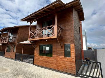 Casa · 90m² · 2 Quartos · 1 Vaga · Casa com dois dormitórios e próximo a praia do Campeche.