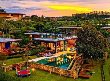 Casa · 1162m² · 6 Quartos · 8 Vagas · Casa inspirada em Bali com vista p/ lago, campo de Golfe, Fazenda Boa Vista