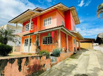 Casa · 290m² · 3 Quartos · 2 Vagas · Casa à venda no bairro Rio Branco - Brusque/SC