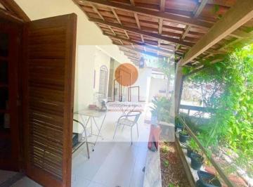 Apartamento · 131m² · 3 Quartos · 2 Vagas · Casa com 03 quartos, suíte, vista para o convento, ótima localização na Praia da Costa...