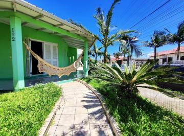 Casa · 240m² · 4 Quartos · 2 Vagas · Casa de esquina na Vila São João - Torres/RS