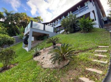 6b791ae3b727acfd2980c1acaebd5461ba370dc6 · Casa com piscina e 3 suítes + 1 dormitório no bairro Fazenda em Itajaí