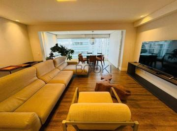 Sala de TV · Apartamento mobiliado com 2 domitórios à venda no Cube Campo Belo
